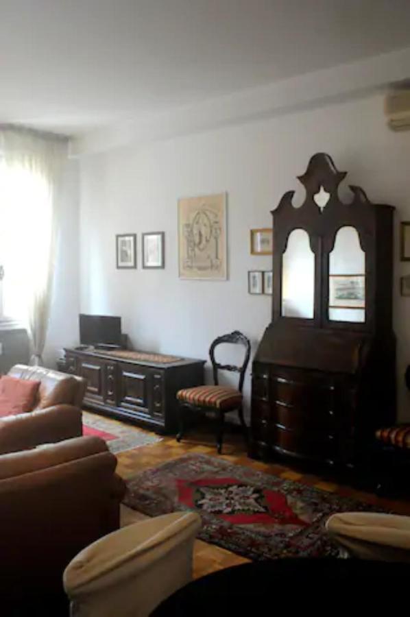 Апартаменты Charming Flat With Terrace Over The Canal Венеция Экстерьер фото
